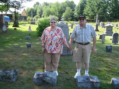 Dave Smith and Family Visit Camden Tour
Westdale Cemetery.  Dave and Evelyn Smith
