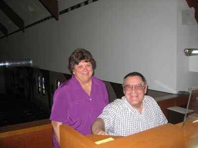 Dave Smith Visit at the Organ 2
Marcia Eckerson, church organist welcomes Dave for a spin at the Allen organ at OLS, Vestal, NY
