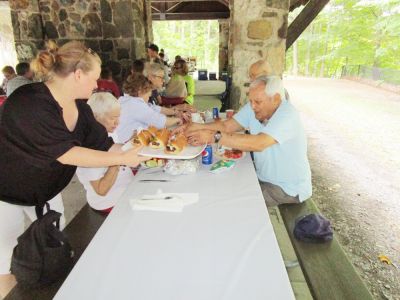 2016 Family Reunion July 9, 2016
Jane Higham serves food to Marge; Mary; Richard; Steve; and Tony
