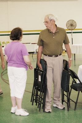 Sunday Party at OLS School
Food Clean Up: Sue Foley gets help from Fred Howey.  Three "chairs" for Fred!
