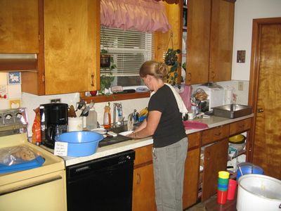 Friday/Saturday Breakfast and Picnic
Picnic: Ann Hughes cleans up.
