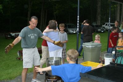 Friday/Saturday Breakfast and Picnic
Picnic: All ready to help: Ben Hughes recruits Sam Hughes; Sue Higham Foley greets Rachel Higham; Madison and Julia Higham and Ann Higham Hughes look on.  Nick Higham, back to camera
