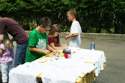 Friday/Saturday Breakfast and Picnic
Picnic: Arts and Crafts, T-Shirts. Thomas and Julia Higham; Joe Hughes
