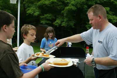 Friday/Saturday Breakfast and Picnic
Picnic: John Higham (right) dishes up food to Nick Higham, Tyler Entwistle, and Laurel Higham
